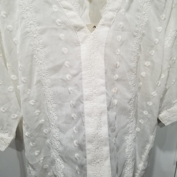 Olive and Oak White Sheer Eyelet Full Shoulder Front Blouse Popover Size S NWT - Picture 7 of 8